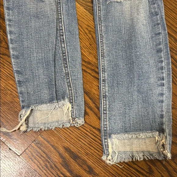 **Eunina Light Blue Distressed Cropped Jeans** - Picture 4 of 4